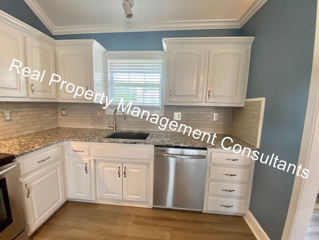 Building Photo - 3 Bedroom in Lees Summit School District