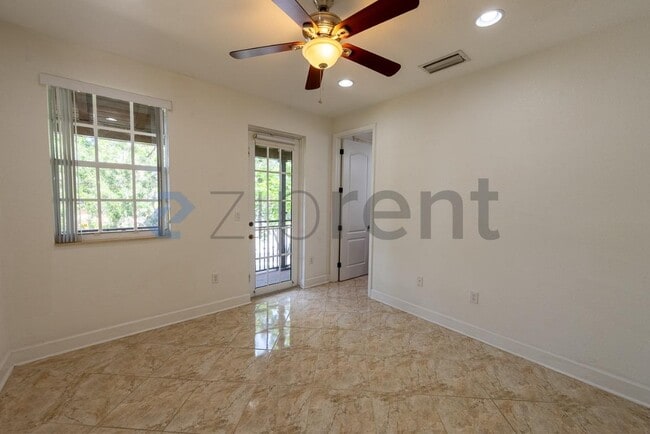 Building Photo - 708 SW 147th Ave