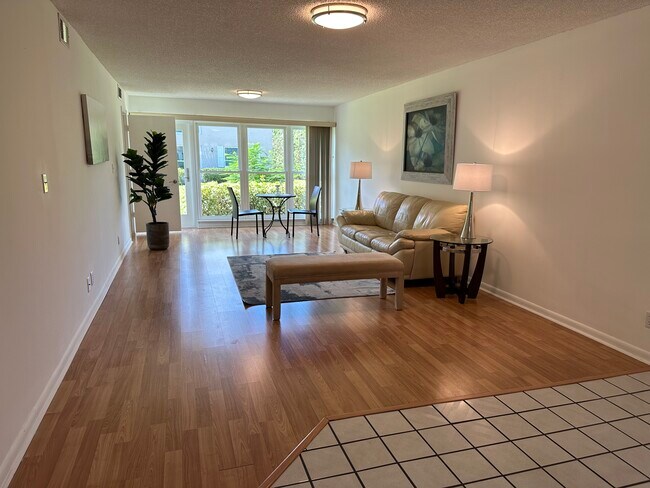 Building Photo - 142 Palm Dr