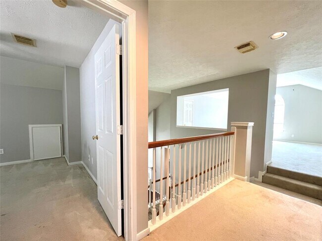 Building Photo - 22511 Parkvine Ln