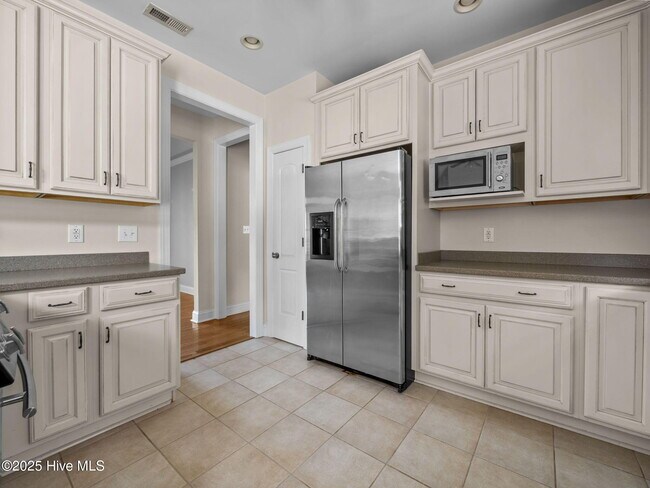 Building Photo - 541 Park Meadows Dr