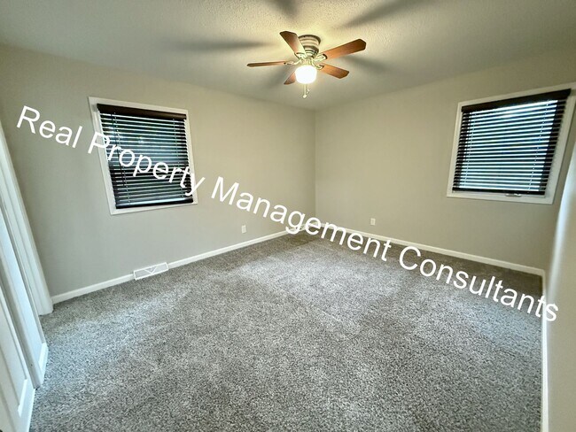 Building Photo - Charming 3 Bed Home with Modern Updates in...