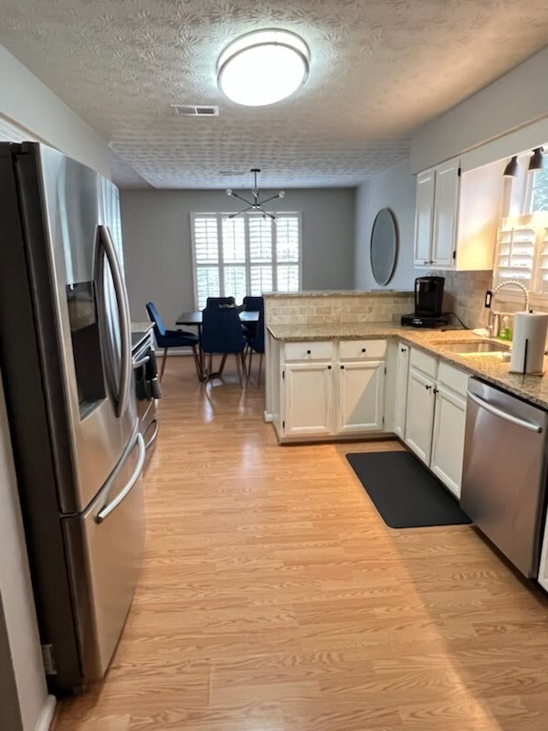 Building Photo - 279 Glen Cove Dr