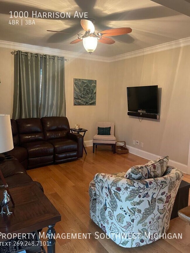 Adorable home in downtown St. Joseph 1000 Harrison Ave St. Joseph MI