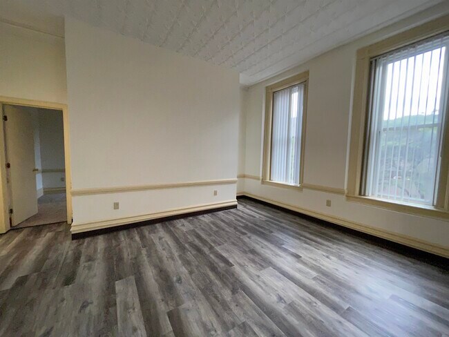 Building Photo - 30 Hanover St
