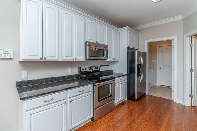 Building Photo - 109 Willow Pond Dr