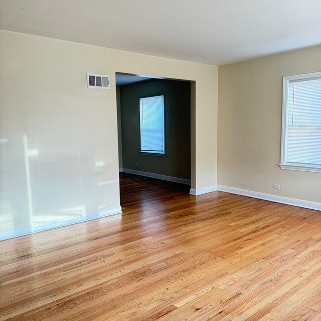 Building Photo - 7513 Kenton Ave