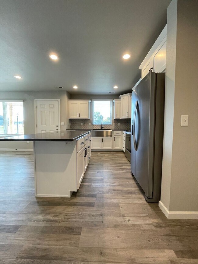 Building Photo - Beautiful Home Located in a Private Community!