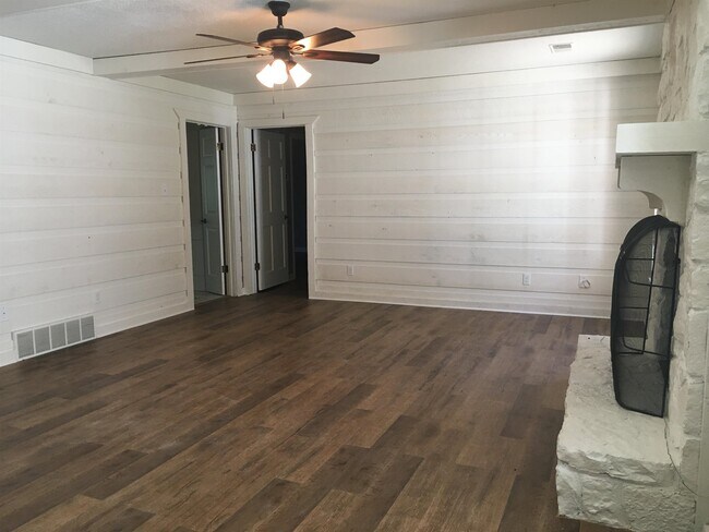 Building Photo - 2159 New Meadow Dr