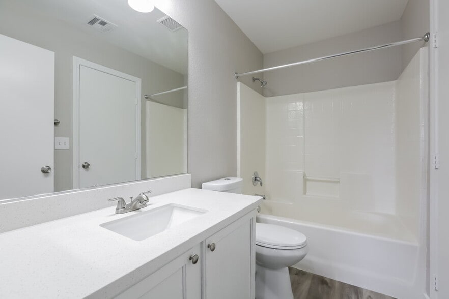 Building Photo - 724 Beechwheat Way