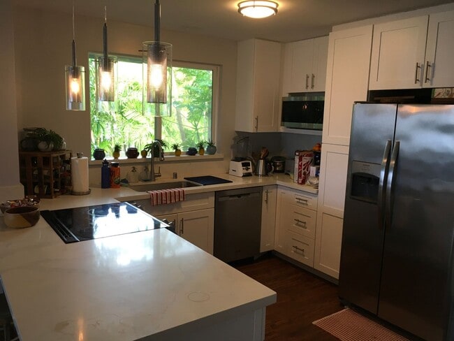 Building Photo - Unfurnished 3BR/2BA Home Next to Punahou School