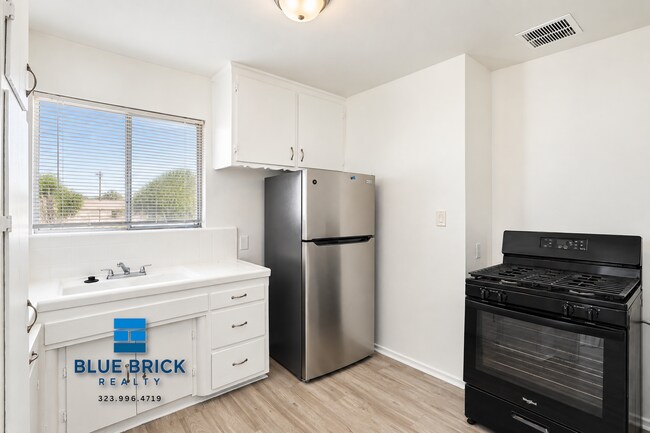 Building Photo - 7117 Fulton Ave