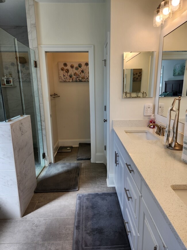 Building Photo - 5855 Vlg Rdg Wy