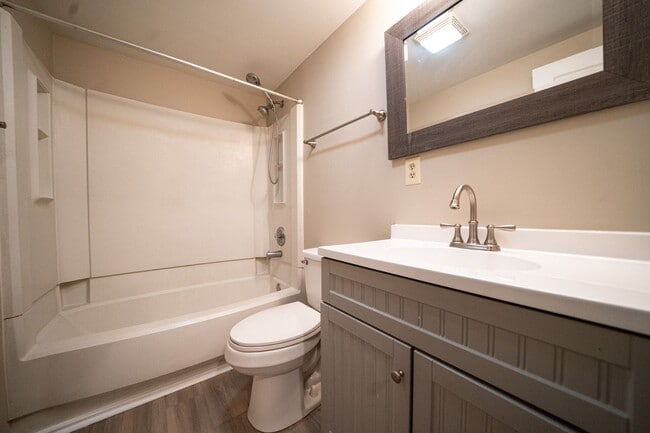 Building Photo - Ranch - 3 bedroom, 2bath Fenced yard