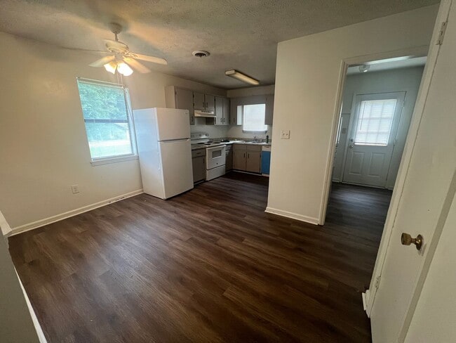 Building Photo - Two bedroom duplex on Eastside