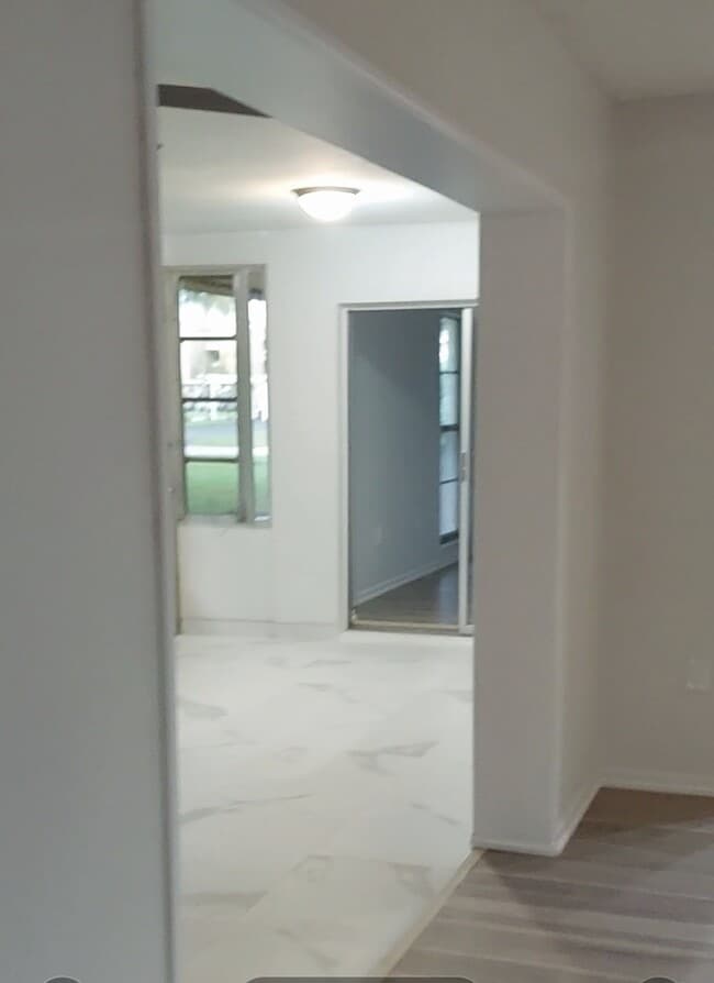 Building Photo - 3648 Boca Ciega Dr