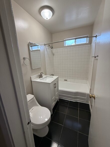 Building Photo - 1213 W Victory Blvd