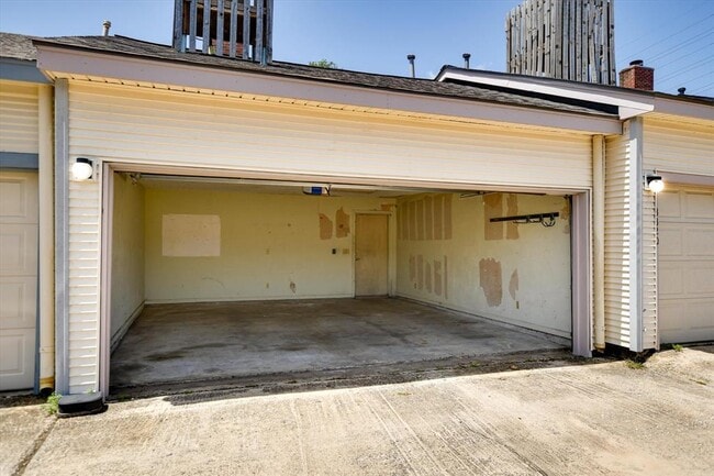 Building Photo - 3318 Foster Ln