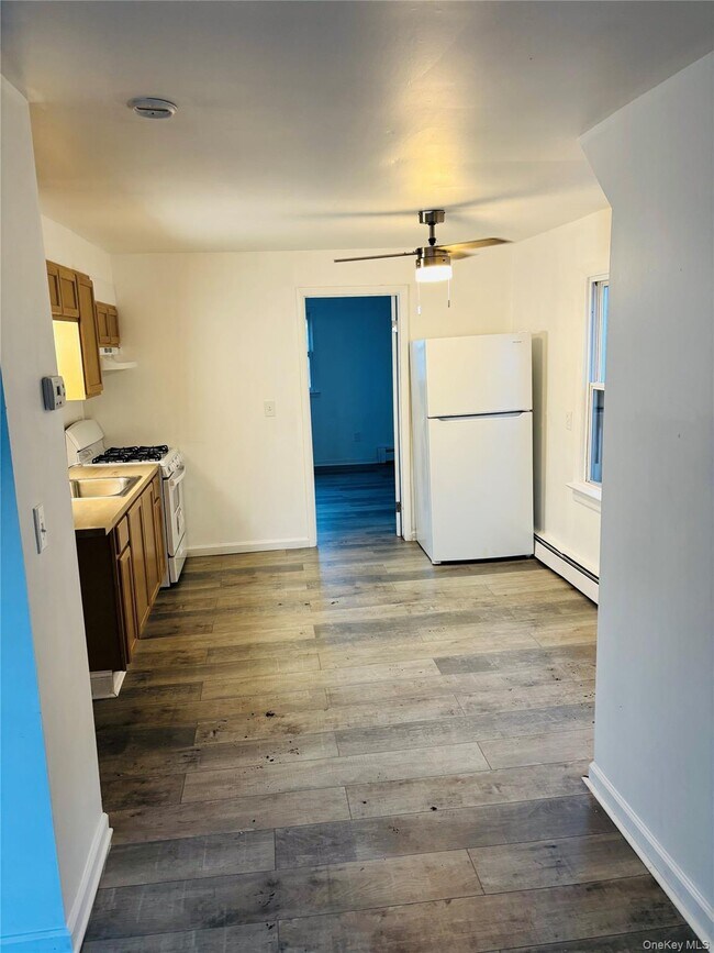 Building Photo - 22-24-24 Jane St