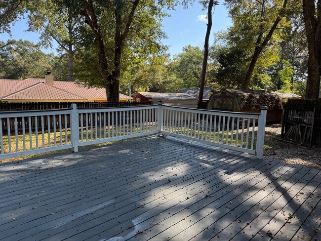 Building Photo - GREAT COMMUTE LOCATION!