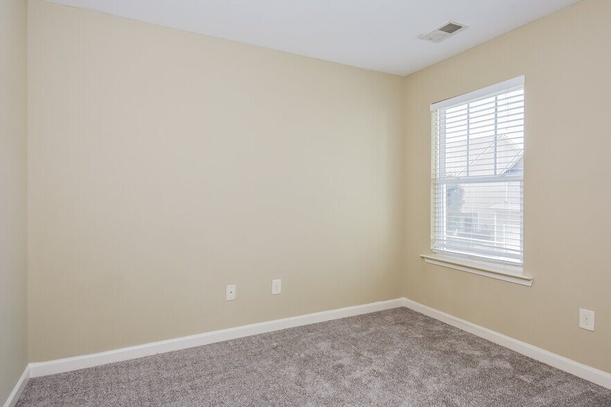Building Photo - 504 Hill Crest Cir
