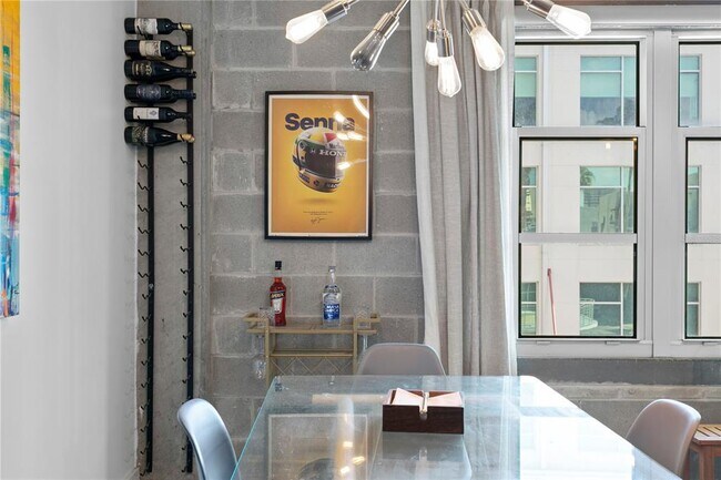 Building Photo - 1212 E Whiting St