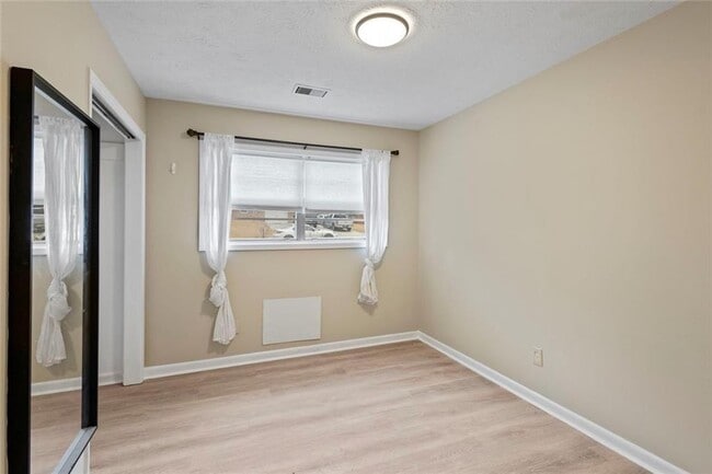 Building Photo - 1201 Shoreham Dr