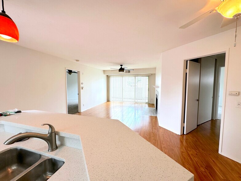 Building Photo - 9745 Mesa Springs Way
