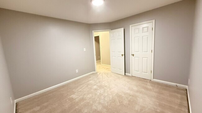 Building Photo - 2350 Walnut Tree Ct NE