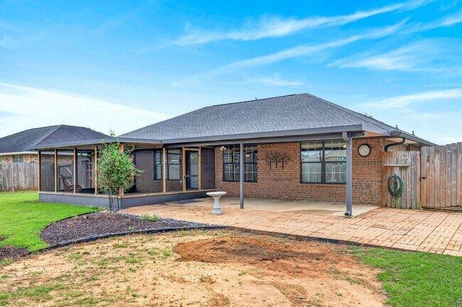 Building Photo - 4/2 with screened patio coming soon in Ashford Park!