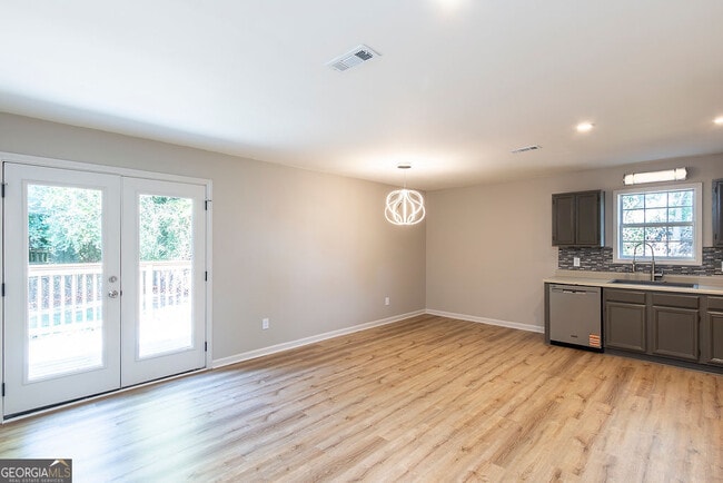 Building Photo - 2223 Papp Dr