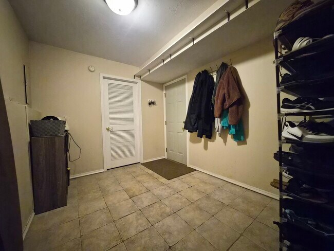 Building Photo - 2337 Hudson Cir