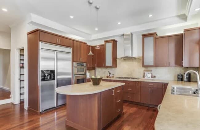 Building Photo - 985 Woodview Pl