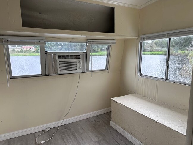 Building Photo - 1/1 Mobile Home - Rent to own - Zephyrhills, FL