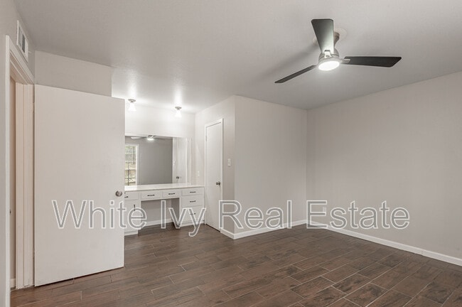 Building Photo - 818 University Ave