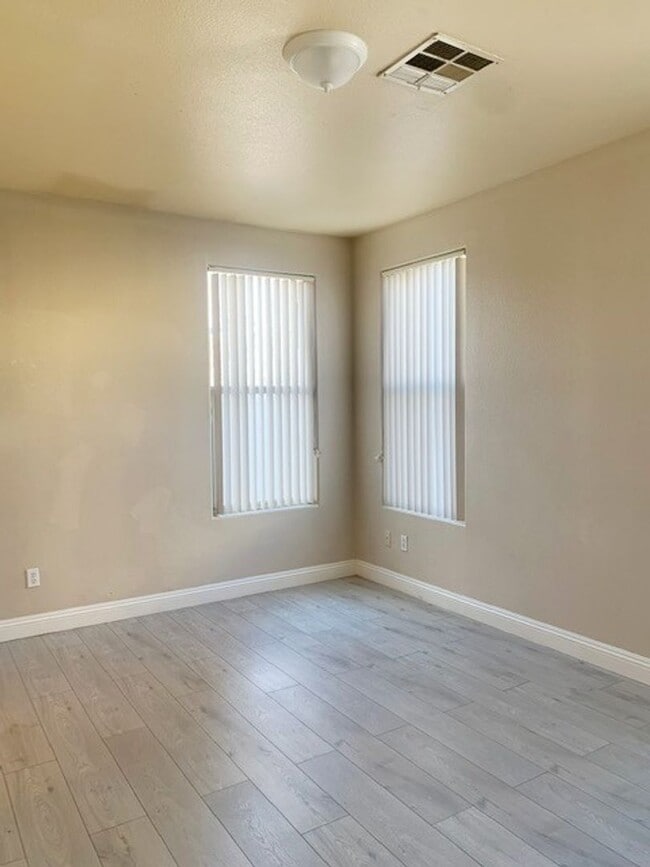 Building Photo - Single story 3 bed 2 baths property inside the gated Cactus Springs community! Home has all LVP a...