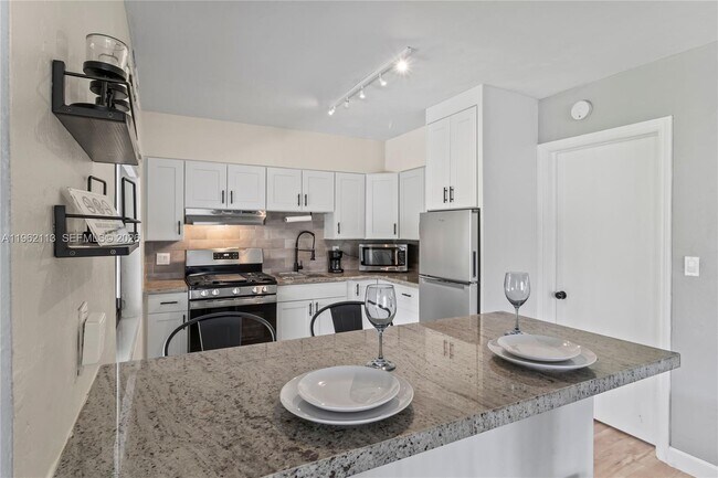 Building Photo - 715 NE 6th St