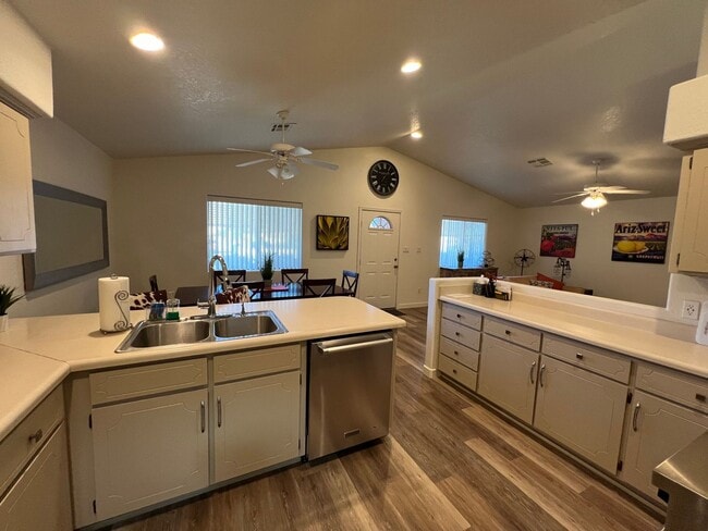 Building Photo - FURNISHED SHORT TERM RENTAL!