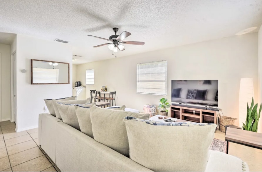 Building Photo - 416 40th St E