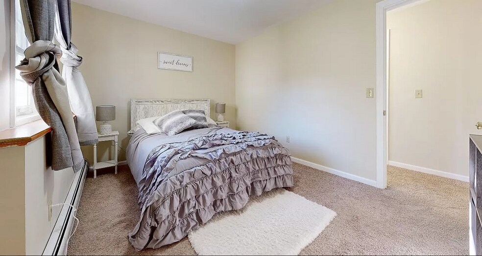 Building Photo - 10 Southview Dr