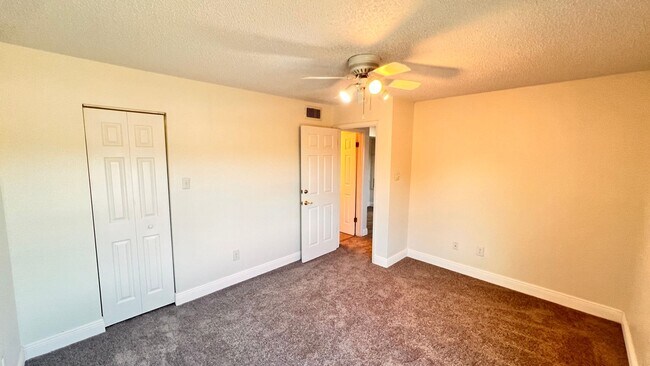 Building Photo - Cozy Casselberry Condo Available - Move In Before the Holidays!