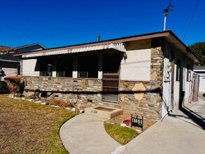 Building Photo - Spacious 2 bedroom 1 bath house for rent with large Garage & off st. parking