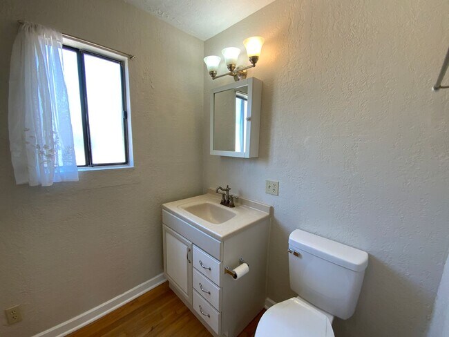 Building Photo - 3 Bedroom Single Story Home Near Gibson Bl...