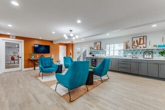 Building Photo - Carisma