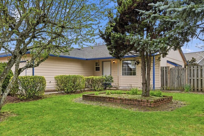 Building Photo - 313 S Nectarine St