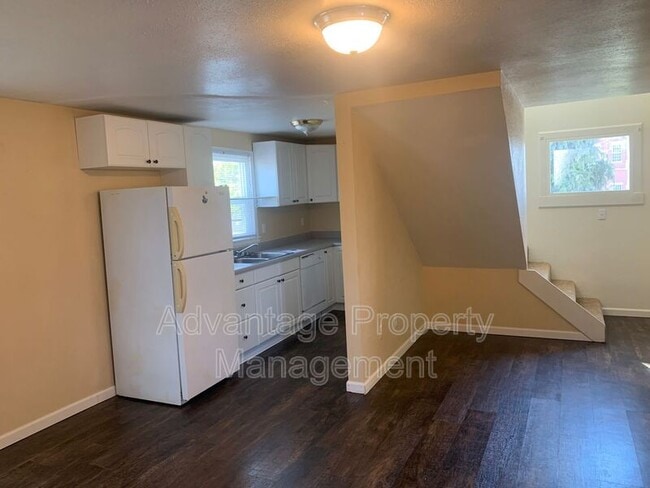 Building Photo - 324 SW Calapooia St