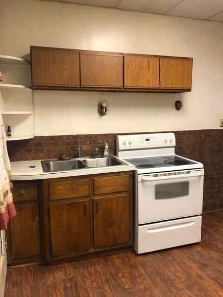 Kitchen - 174 Grand St