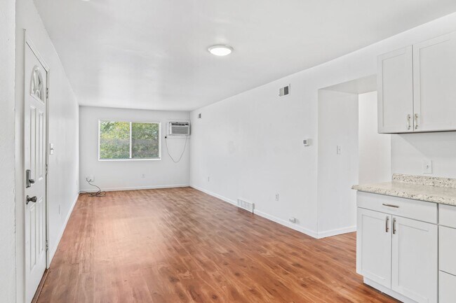 Building Photo - 1328 S Coffman St