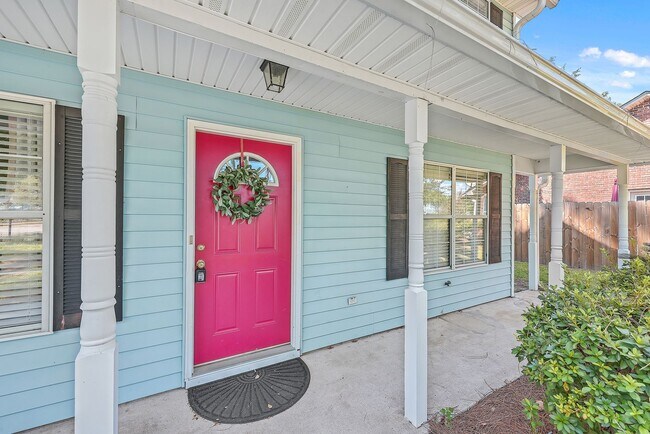 Building Photo - West Point Home - Minutes from IOP!