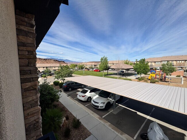 Building Photo - Desert Hills Townhome